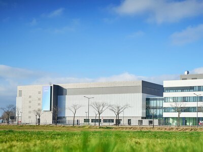 Blick auf die neue Fabrik in Dresden