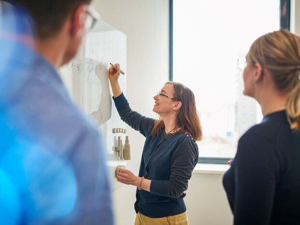 Jenoptik Mitarbeiter brainstormen