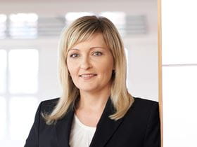 Ansprechpartner Denise Thim - Manager Kommunikation und Marketing Sparte Healthcare and Industry