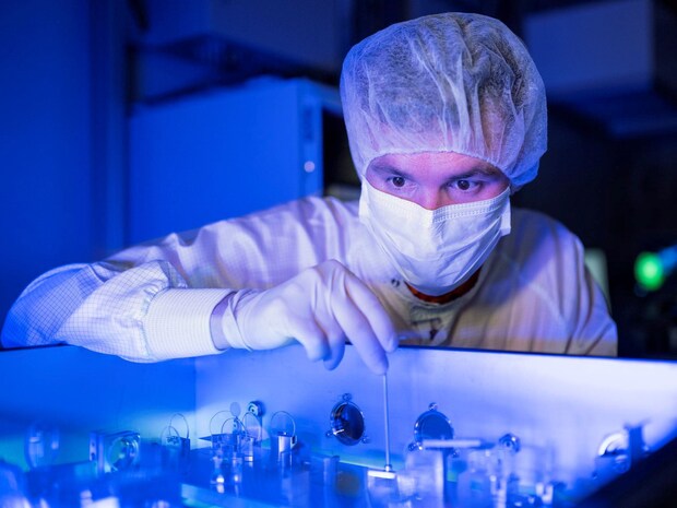 Jenoptik Mitarbeiter im Labor