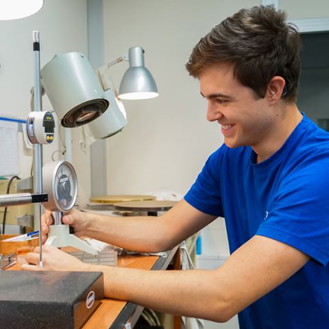 Ausbildung Feinoptik bei Jenoptik