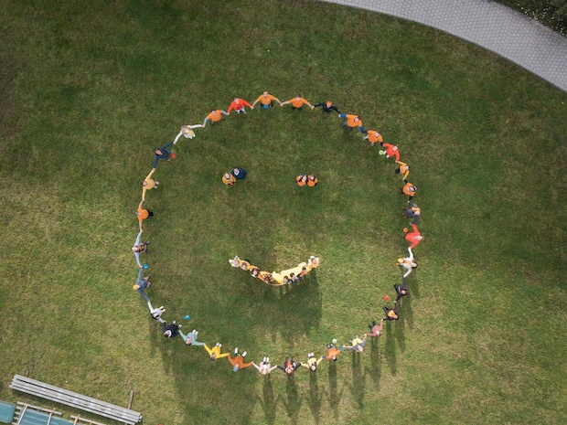 Smiley auf Gras