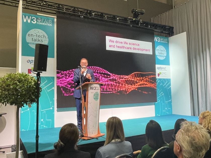 Stefan Traeger auf Bühne der W3-Messe Jena 2024