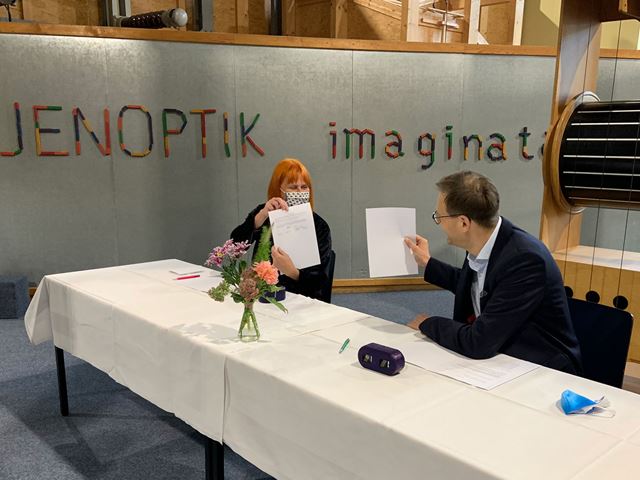 Jenoptik-Sponsoring für Imaginata Jena: Vertragsunterzeichnung mit Jenoptik-Chef Stefan Traeger