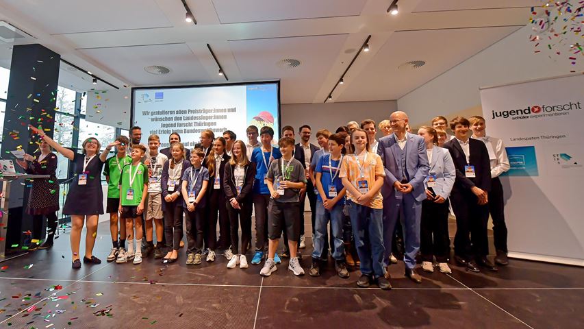 Gruppenfoto der Erstplatzierten in beiden Wettbewerbssparten