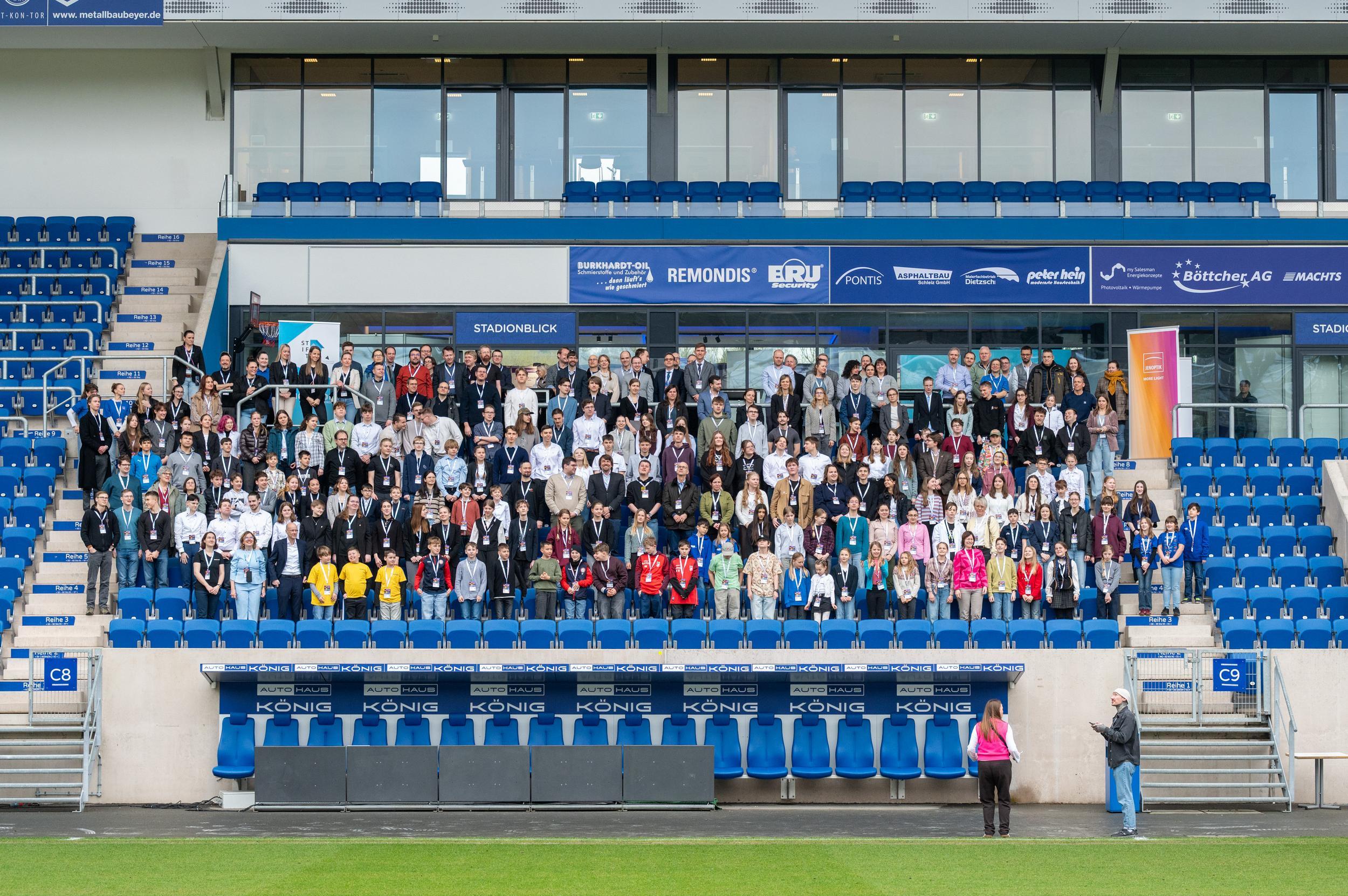 Gruppenfoto der Teilnehmenden von Jugend forscht Thüringen 2026