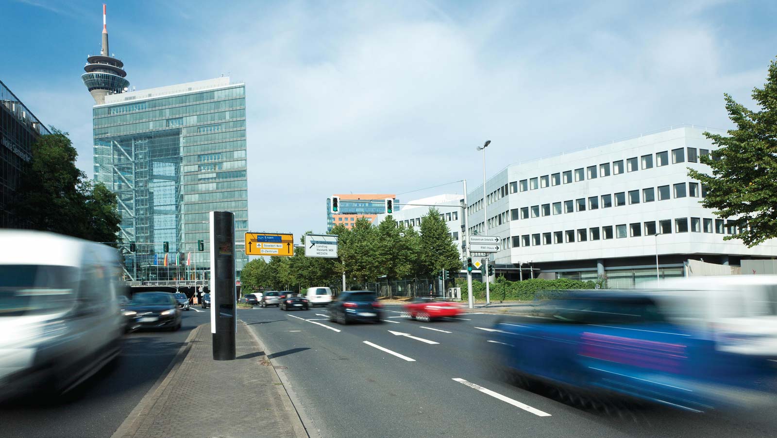 Straße mit Traffitower