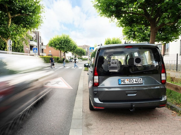 TraffiStar S351 als Fahrzeugeinbau für Geschwindigkeitsmessungen