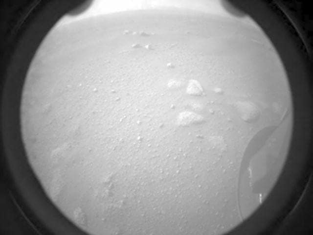 Zweites Bild vom Mars durch HazCam des Rovers Perseverance